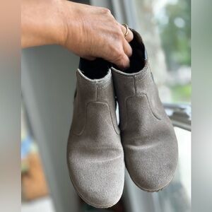 El Naturalista neutral booties